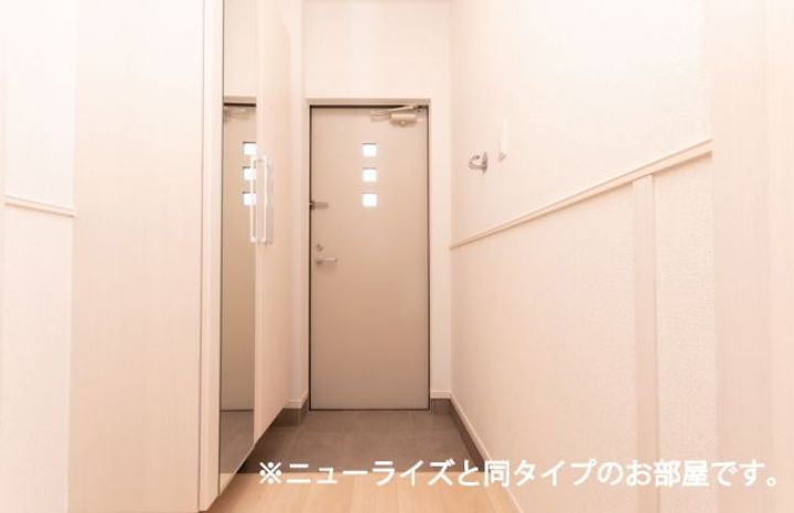 プティパニエ Bの玄関