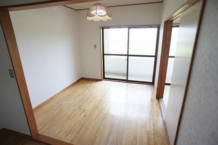 メゾネット柴崎台の居間