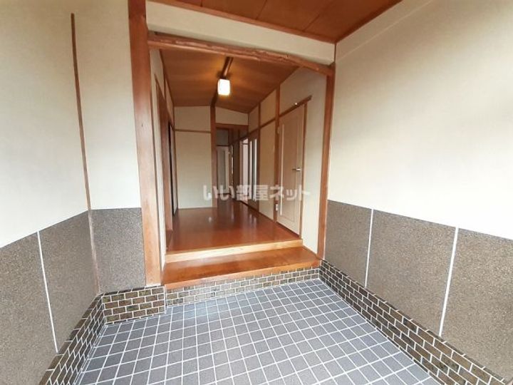 三重県鈴鹿市若松東1(一戸建)の賃貸物件の玄関