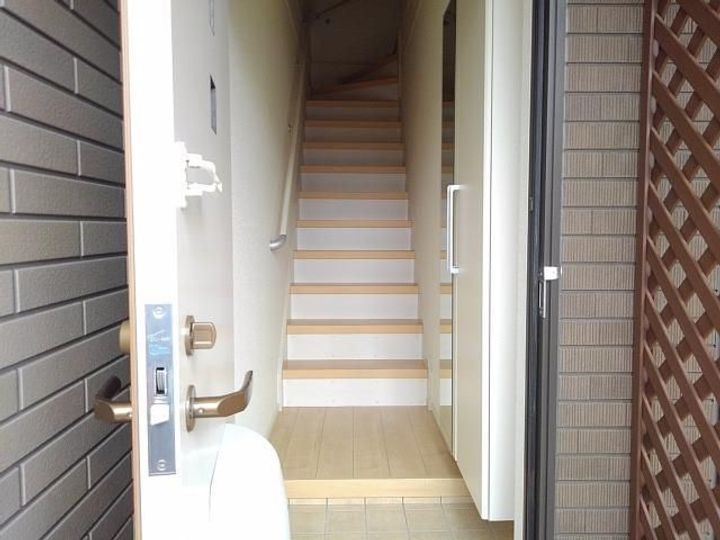 グレイスAの玄関