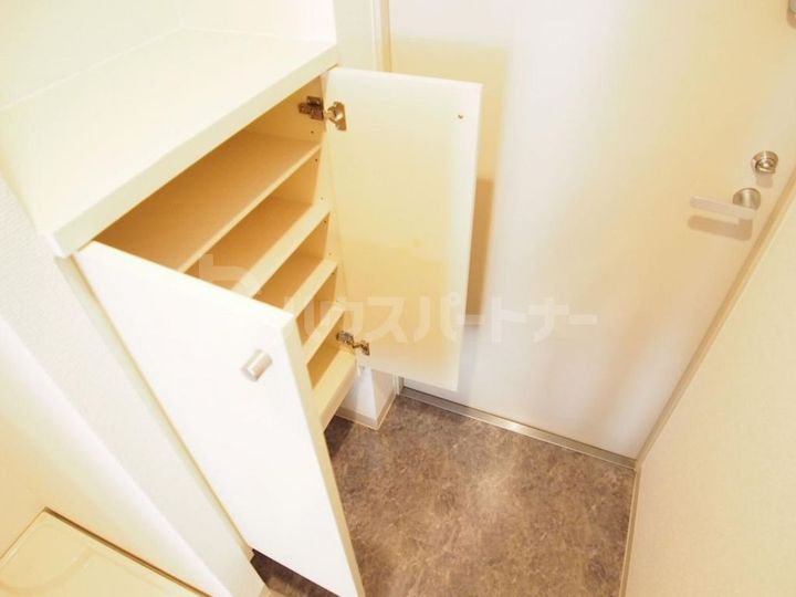 千葉県船橋市本町5(マンション)の賃貸物件の玄関