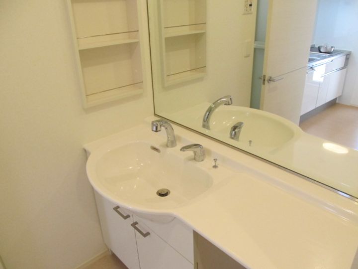 アルファオメガの内装