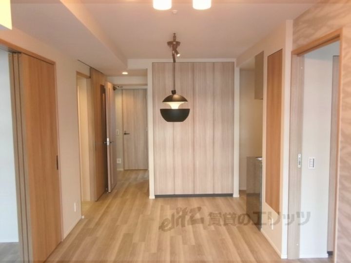 レ・ジェイド京都東洞院の居間