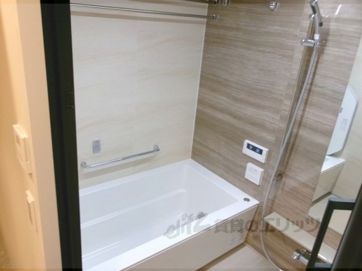 レ・ジェイド京都東洞院の風呂