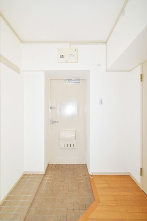 UR洛西境谷東の玄関