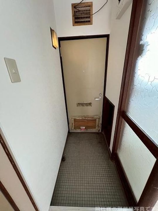 岩尾マンションの玄関