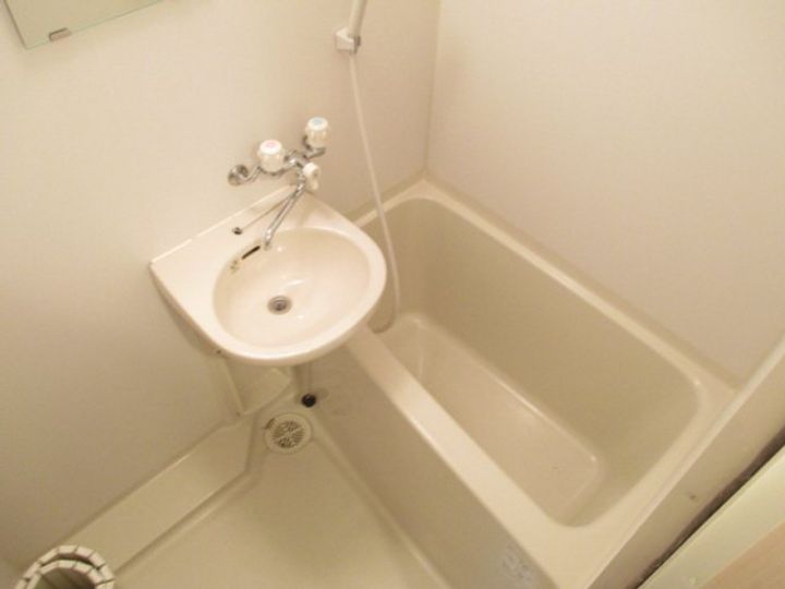 コート・サラIIの風呂