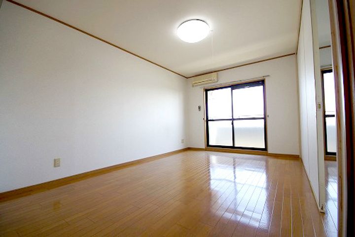 ドリームタウン三和B棟の居間