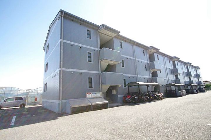 ドリームタウン三和B棟の外観