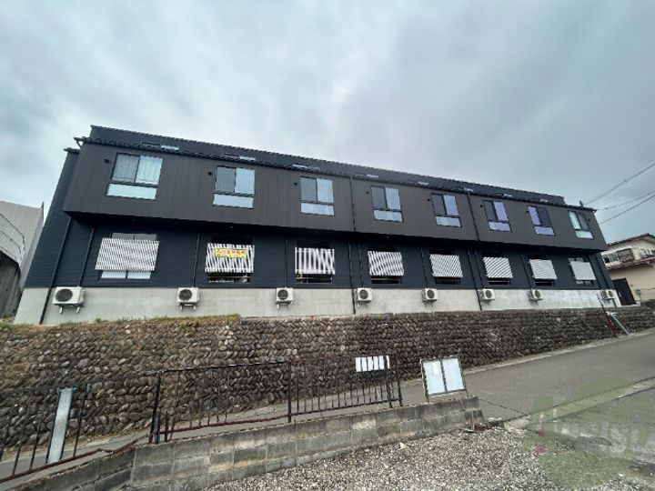 ソレイユ八木山BASEの外観