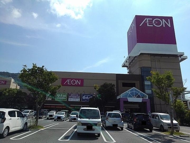 エス・ポールトの周辺