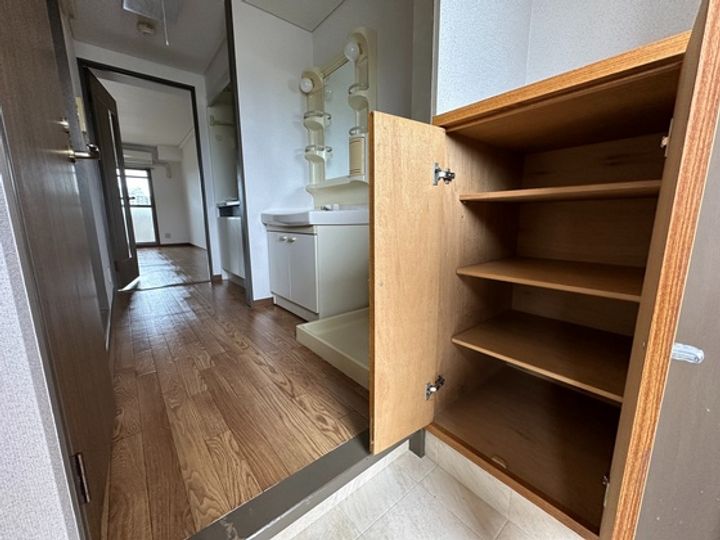 岡山県岡山市北区伊福町3(マンション)の賃貸物件の玄関