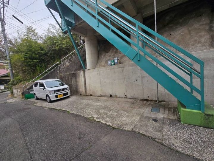 神奈川県横須賀市富士見町2(一戸建)の賃貸物件の地図