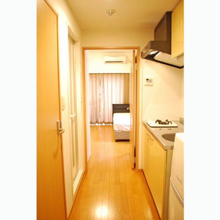 アーバイル三田慶大前の玄関