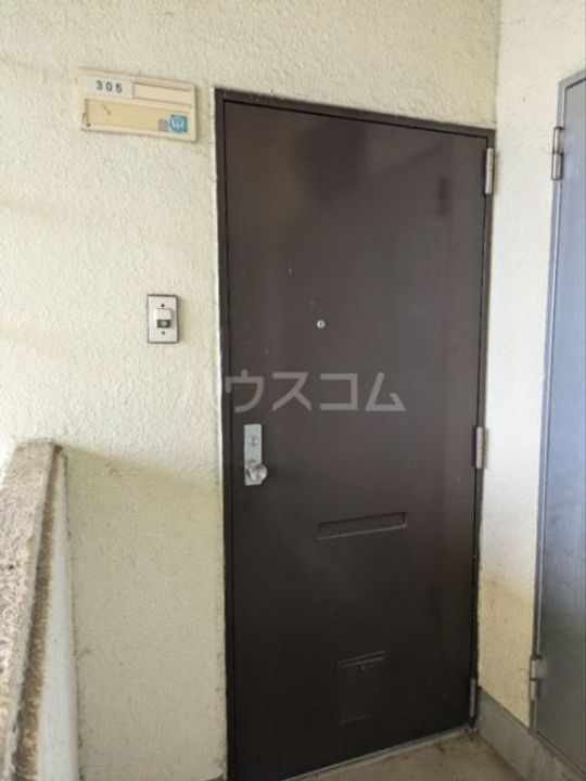 吉沢マンションの玄関