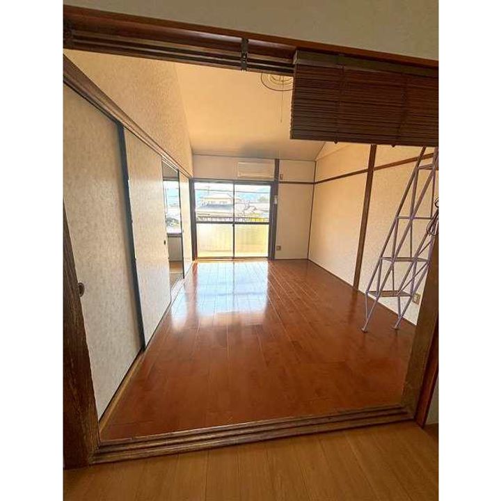 エンゼルハイツ大津の居間