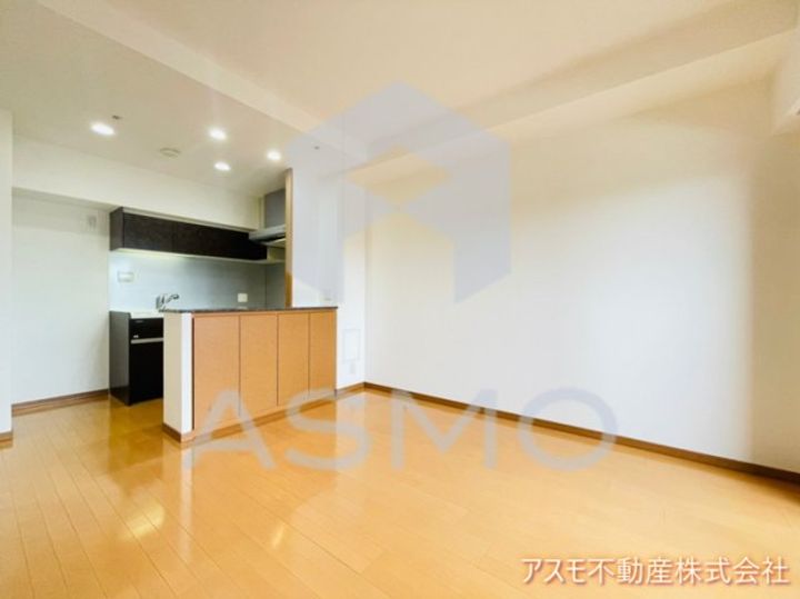 リーガル岡崎橋の居間