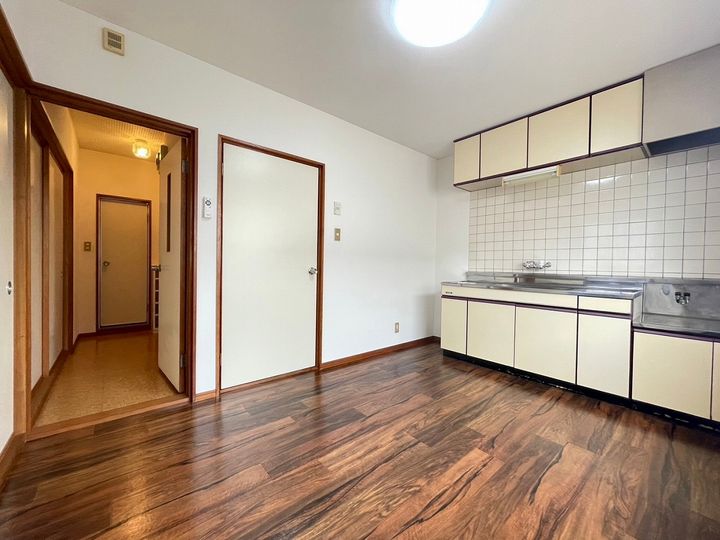 メゾンホワイト Bの居間