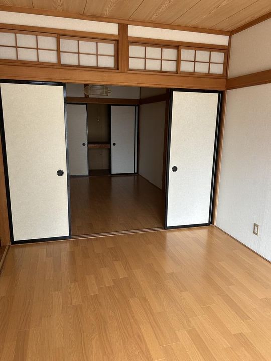 コーポレーション桜井の居間