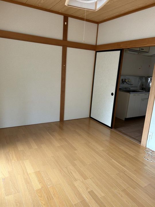 コーポレーション桜井の居間