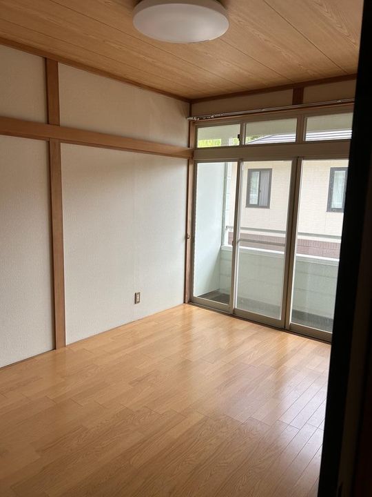 コーポレーション桜井の居間