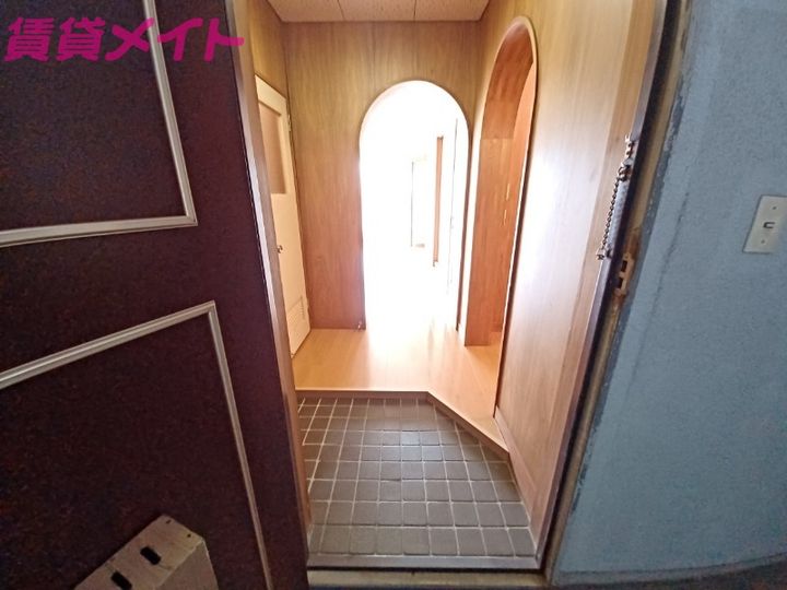 中央マンションの玄関