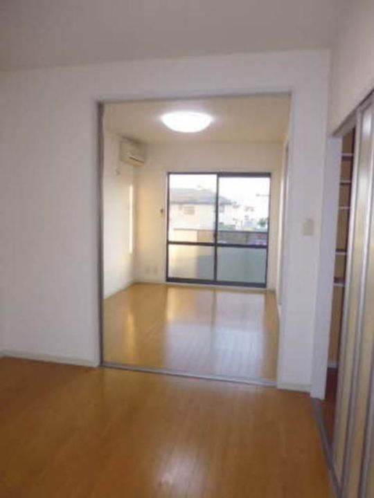 グリーンフィールド成出 Bの居間