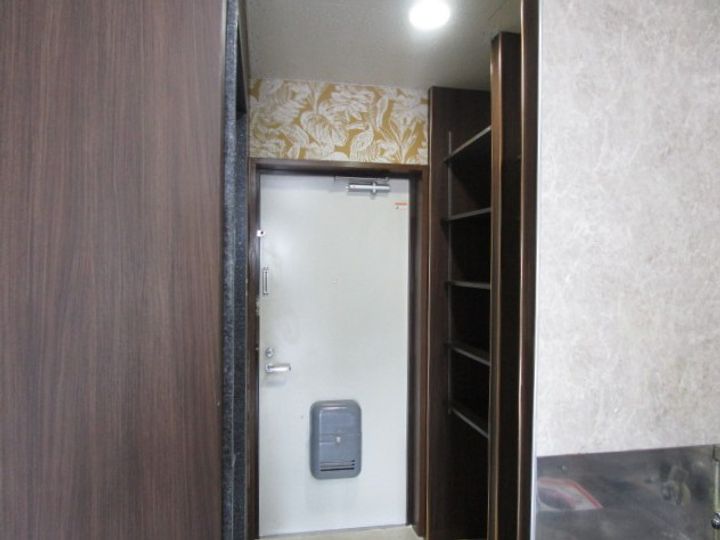 アーバンつつじヶ丘 agの玄関