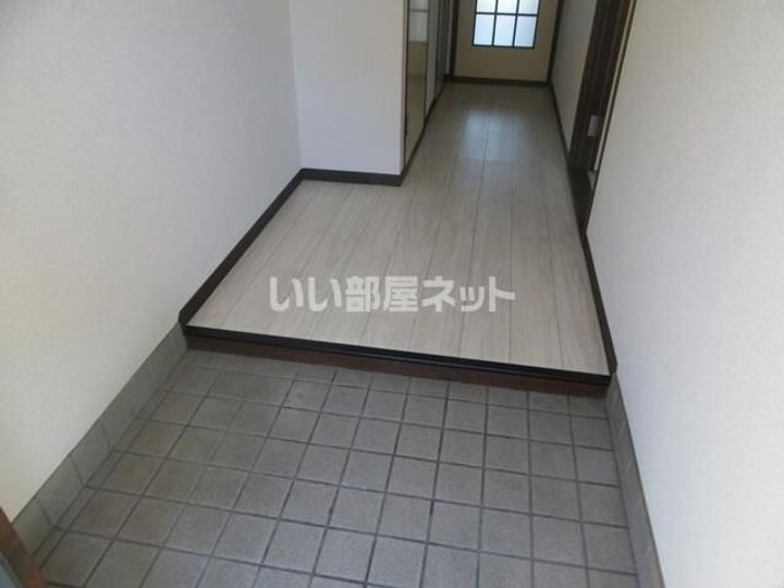 兵庫県加古川市加古川町美乃利(マンション)の賃貸物件の玄関