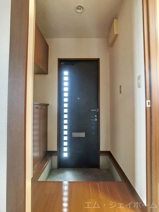 滋賀県栗東市岡(アパート)の賃貸物件の玄関