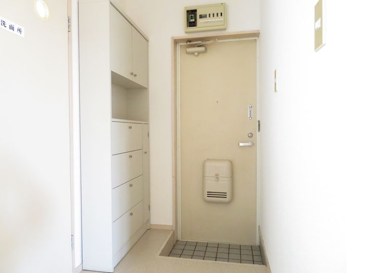 アレストイワゾの玄関