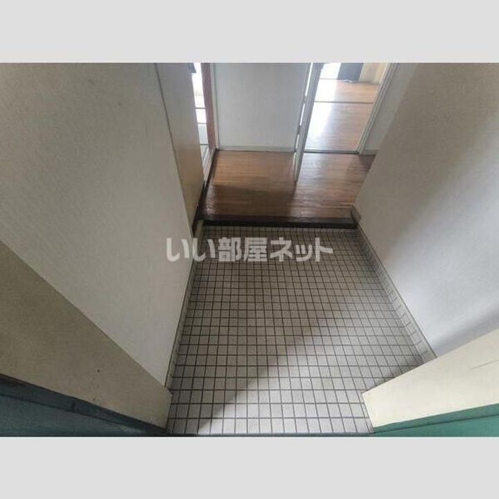 メゾン西川手の玄関