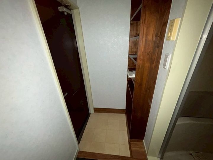 リバーサイド楽々園の玄関