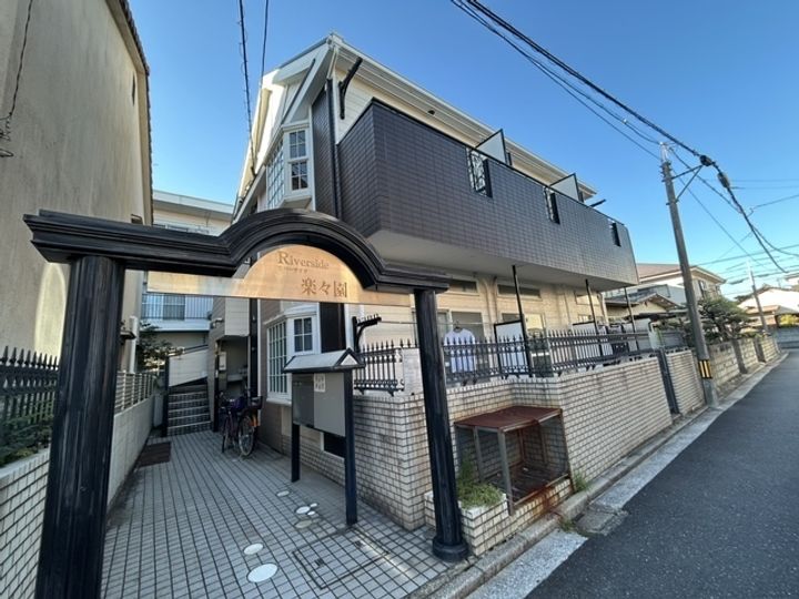 リバーサイド楽々園の外観
