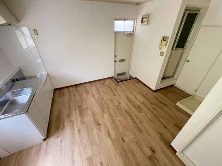 レピュート100 6の居間