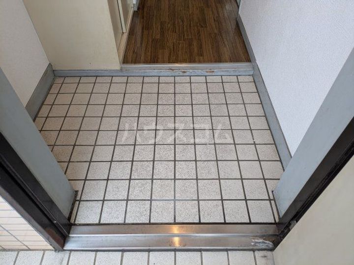 ルルド・タカハラの玄関