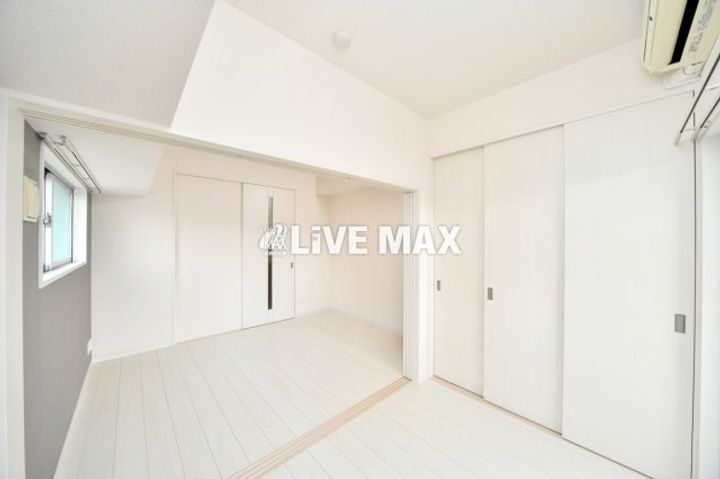 レジデンシャルヒルズリバープレイスの居間