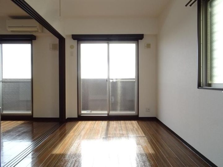 デラパーチェの内装