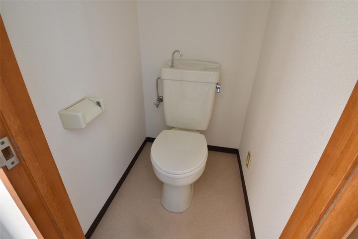 小林ハイツの玄関