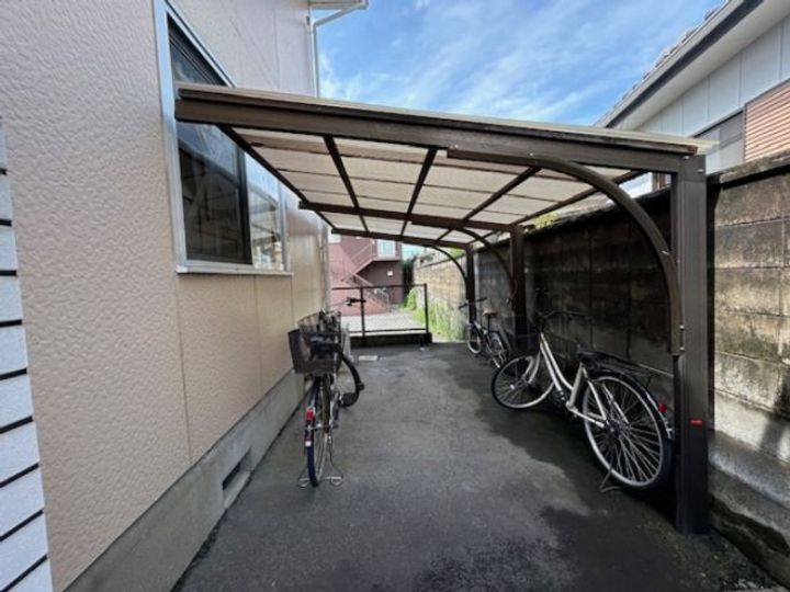 シャトレー成仁の内装