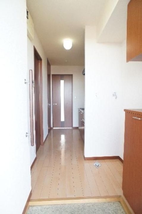 クロエ請西S棟の玄関