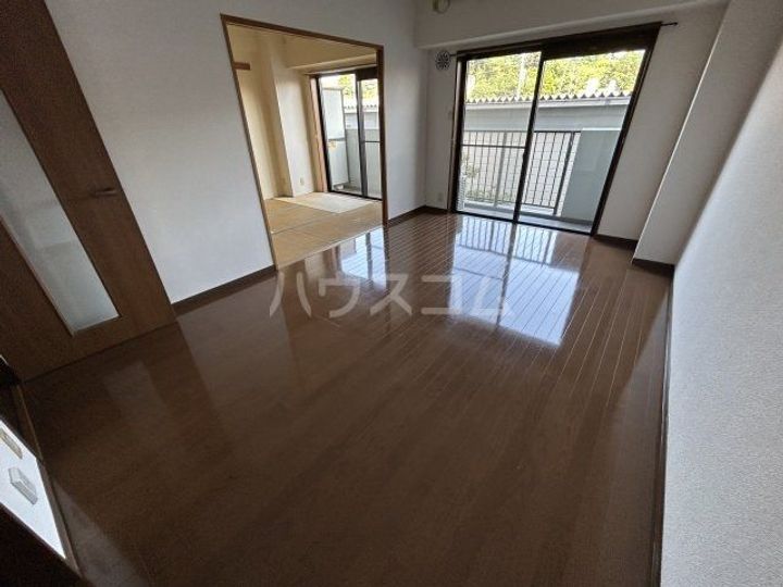 ニューリバーコートの居間