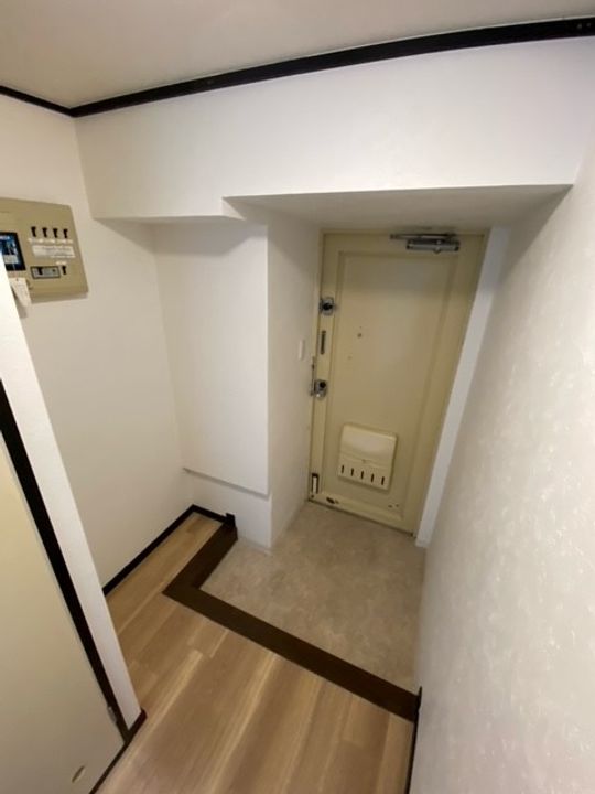 ロイヤルハイツ瑞穂の玄関