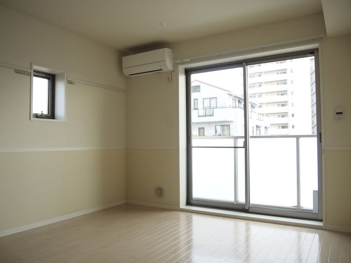 ソネアルIIの居間