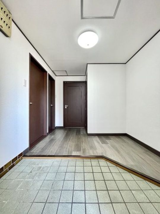 シャトレ小川の玄関