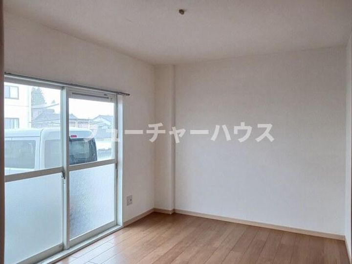 プラドール岡崎の居間