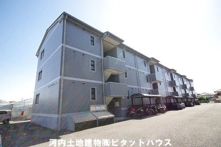 ドリームタウン三和B棟の外観