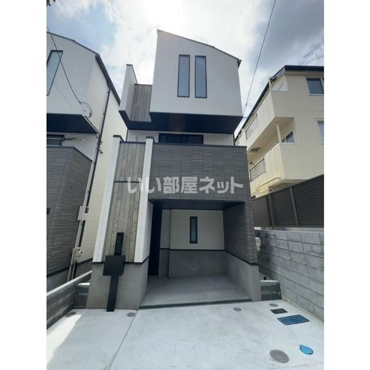 神奈川県横浜市南区南太田1(一戸建)の賃貸物件の玄関