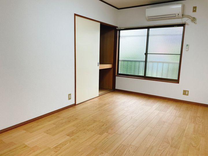 ハイツ横関の居間