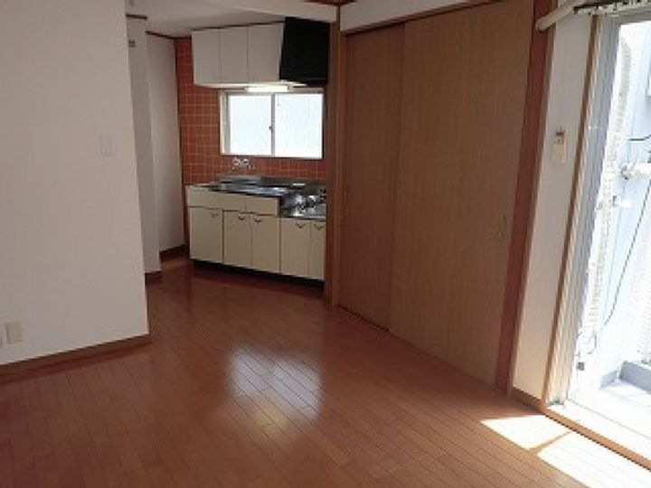 中屋ビルの居間